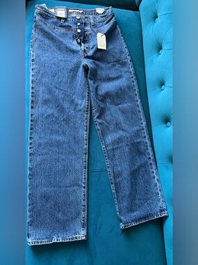 Levi's High-Rise Straight Leg Jeans in Denim Blue